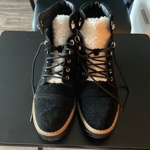 Women fur boots great for cold winter days